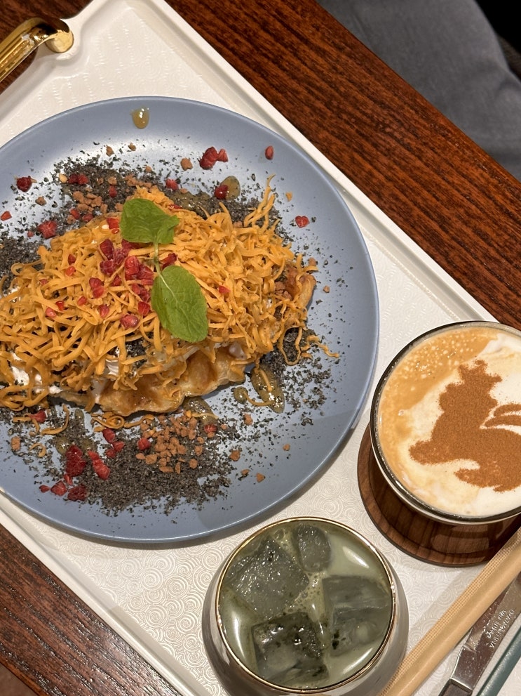  안국역 카페 수달 브라운 수달 크로플 & 수달슈페너