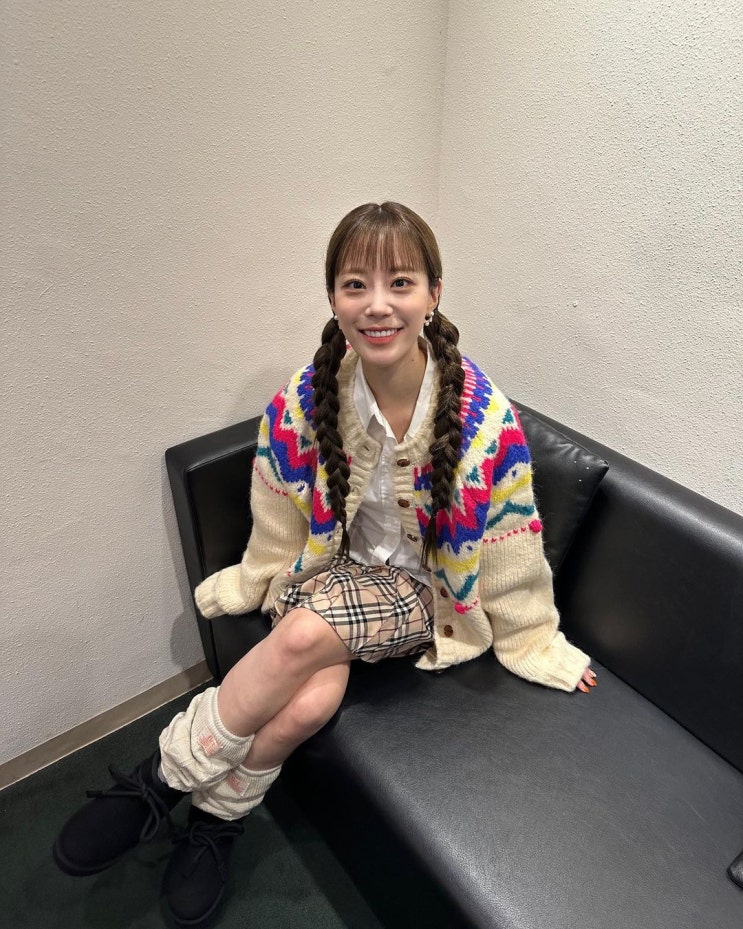 카라 허영지가 선택한 보기만 해도 따스함이 전해지는 노르딕 알파카 니트 가디건 코디 추천