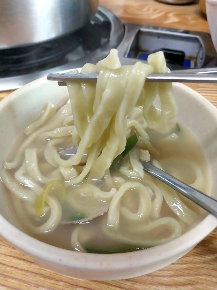 [시흥 물왕저수지 칼국수 맛집] 왕홍두깨연칼국수(막걸리 무료/단체모임 좋은 식당)