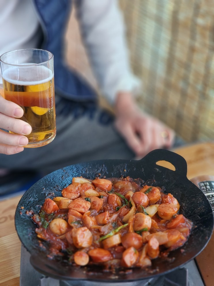  캠핑도마 추천 몬테라 접이식 원목도마 칼도마세트_캠핑 맥주 안주 소세지야채볶음
