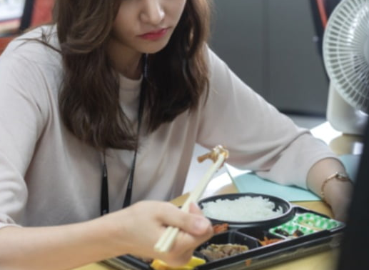  직장인 점심식사로 탕진?! 가장 비싼 점심값을 지불하는 지역은 광화문(점심한끼 16,000원)