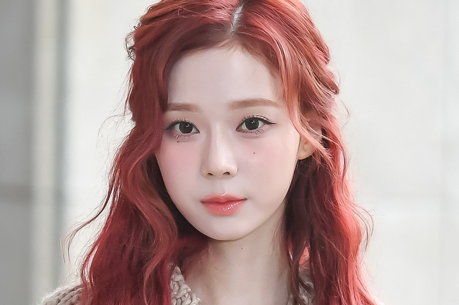 <b>에스파 윈터</b> 데일리룩 여자겨울코디 픽한 여성 니트 가디건... 
