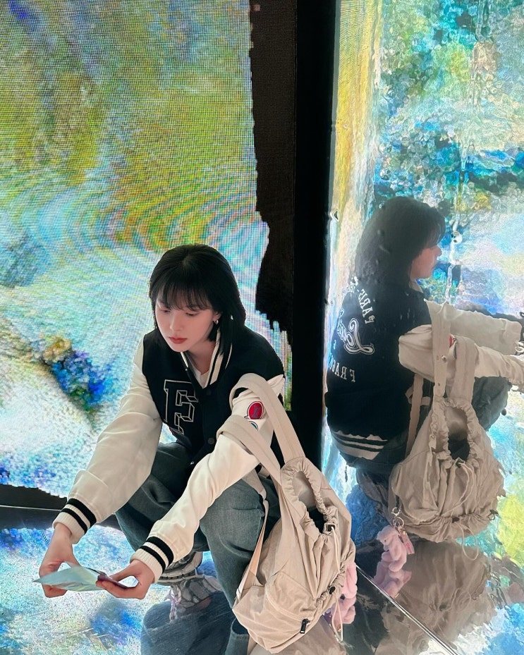 신수현 루이비통 커스텀 바시티 자켓 정보! 나도 만들어 볼까? 신수현 루이비통 커스텀 바시티 자켓 정보! 나도 만들어 볼까?