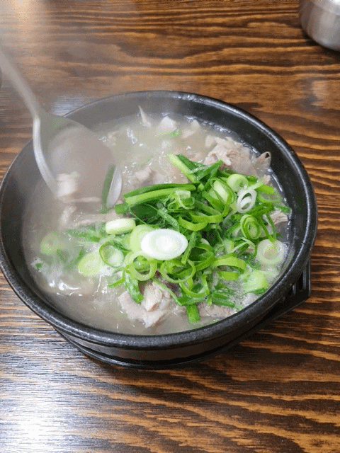  대구 성당동맛집 송정돼지국밥, 깊은 사골육수의 돼지국밥전문점 수육백반과 미니순대 후기