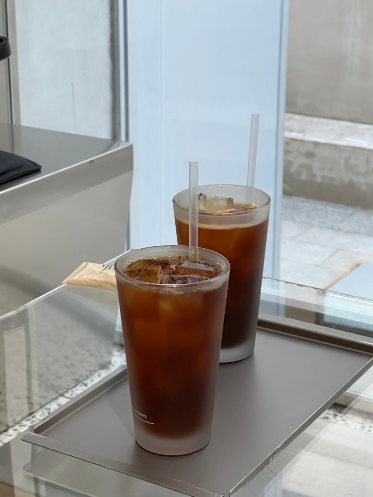  논현역 카페 파퓰러커피로스터스 학동역 조용하고 분위기 있는 커피