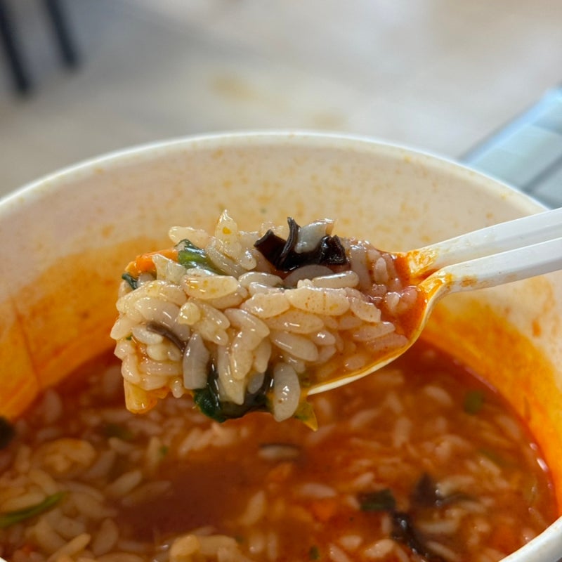 오뚜기 진짬뽕밥 컵밥 생각 외로 매콤한데?