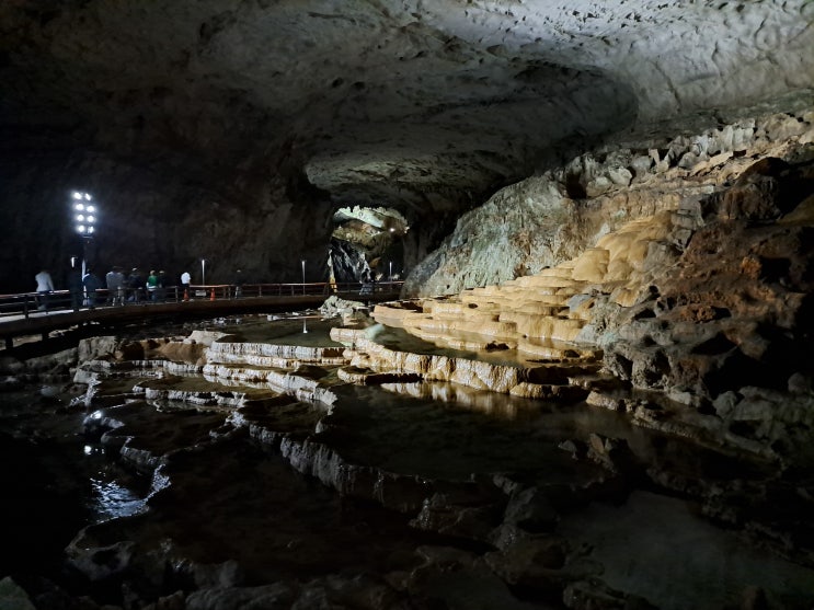 일본 미네 - 아키요시 동굴