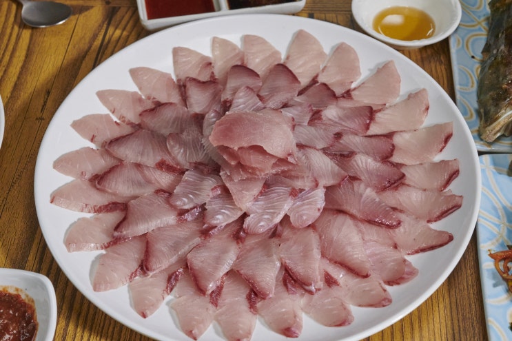  제철맞은 방어 서귀포 모슬포 방어회 맛집!