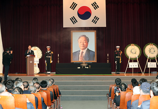 김영삼이 묻는다…“아…민주주의!” [<b>YS</b>서거 8주기 <b>추모식</b>①]