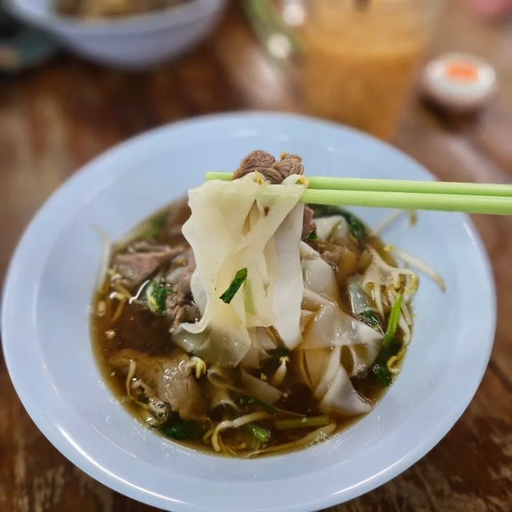  태국 치앙마이 :: 8번+굵은 면 추천! 원픽 갈비국수 맛집, 블루누들