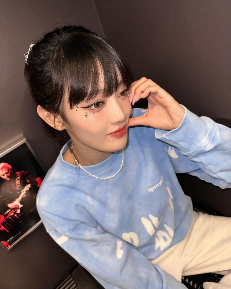  (여자)아이들 민니의 애슬레저룩을 완성한 여자 맨투맨 맛집 스포티앤리치의 스웻셔츠 코디 추천