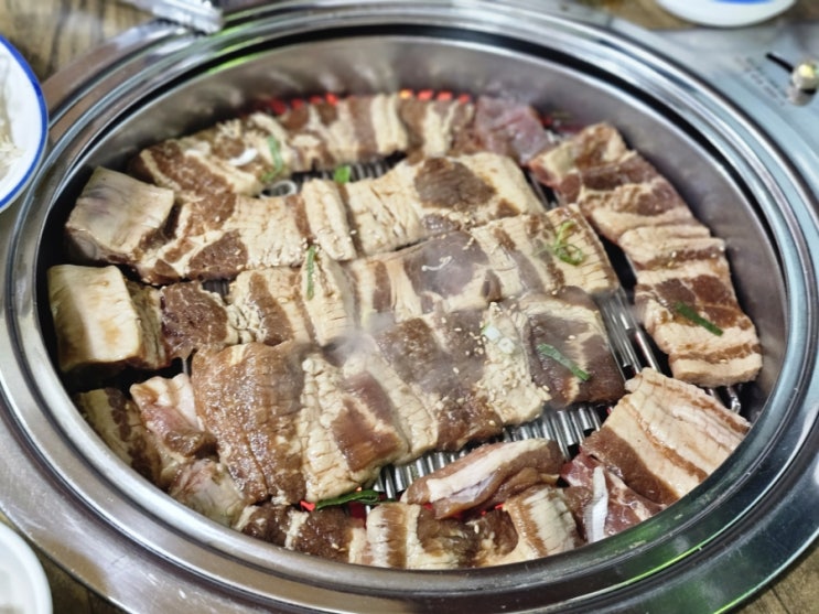  부산 신평<진영숯불갈비>동네아저씨들의 귀가길을 늦추는 참을수없는 돼지갈비