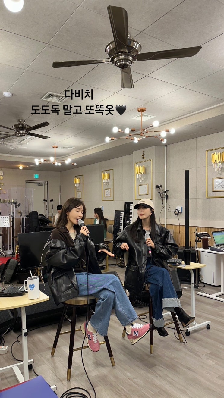 강민경'S PICK 뉴발란스 에임레온도르 1300 뉴발 핑크 운동화 신발 정보! 강민경'S PICK 뉴발란스 에임레온도르 1300 뉴발 핑크 운동화 신발 정보!