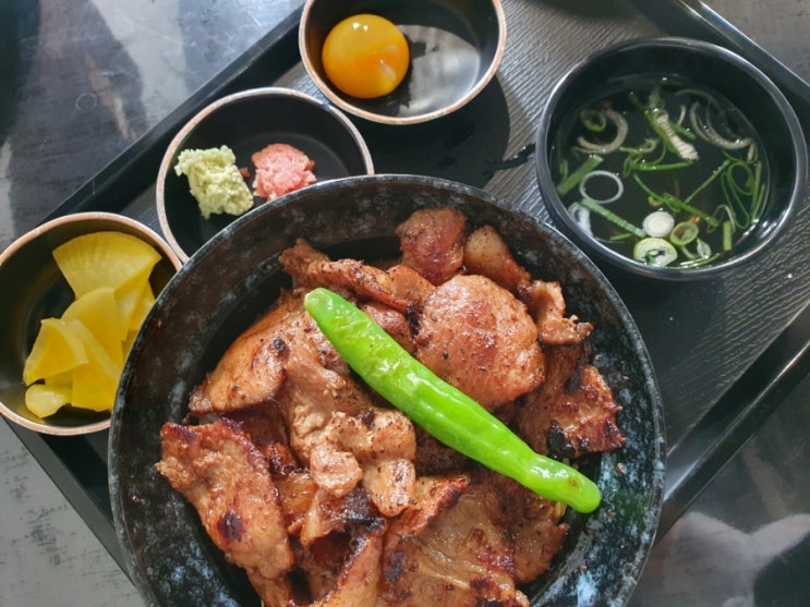  사당 분위기 맛집 머무르다에서 부타동과 야끼우동에 토마토 하이볼