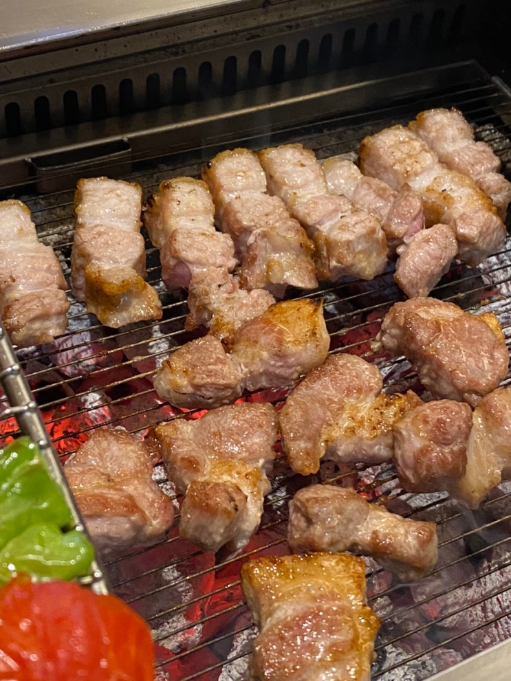 회식하기 좋은 사당역 고기집 육즙 가득한 숙성 돼지고기 맛집 화씨이육공