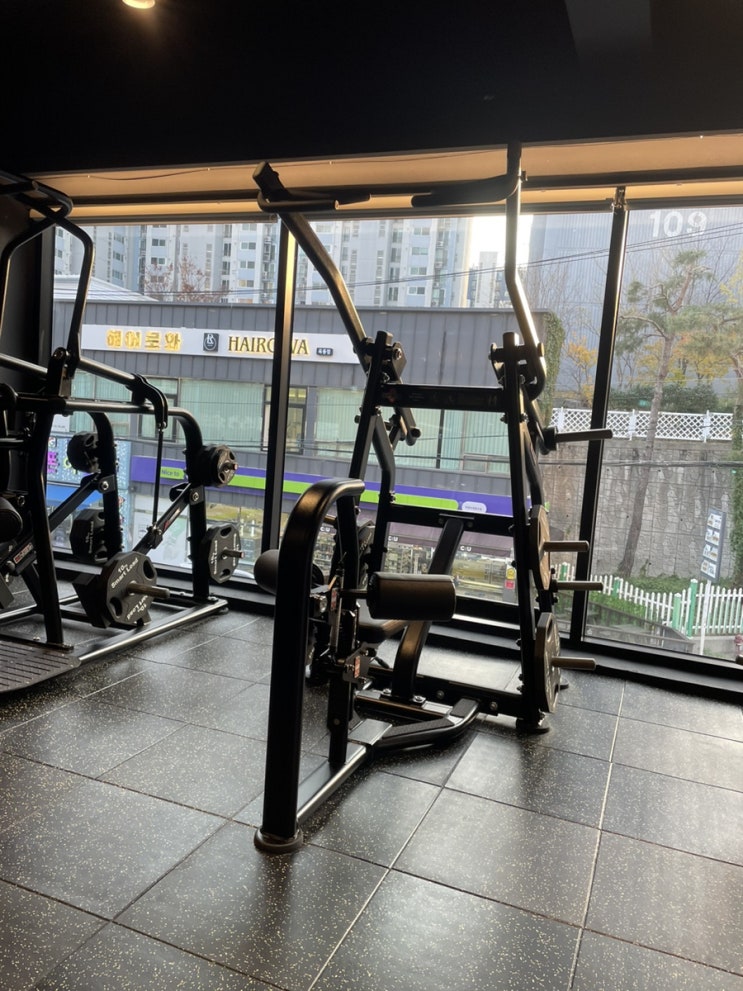 오늘자 등운동은 생소한 머신운동으로 오늘자 등운동은 생소한 머신운동으로