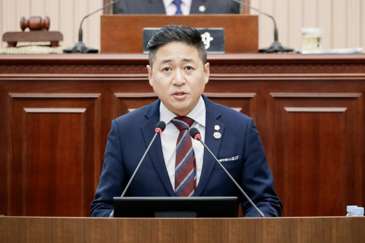  정은철 구리시의원, "시청 앞에만 불법 현수막이 33장"... 보행자 '안전문제' 지적
