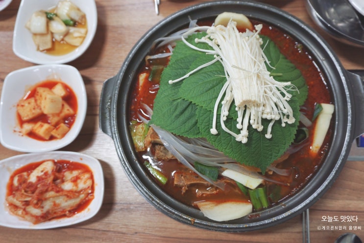  당동에서 군포감자탕 맛집 찾는다면, "전주 감자탕 군포당동점"이 제격