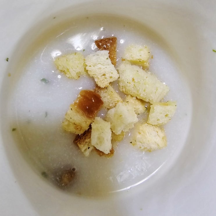  폰타나 스프컵 바쁜 아침 식빵 크루통과 함께 뜨끈하게 즐기는 아침식사 그릴드 머쉬룸 크림 컵수프