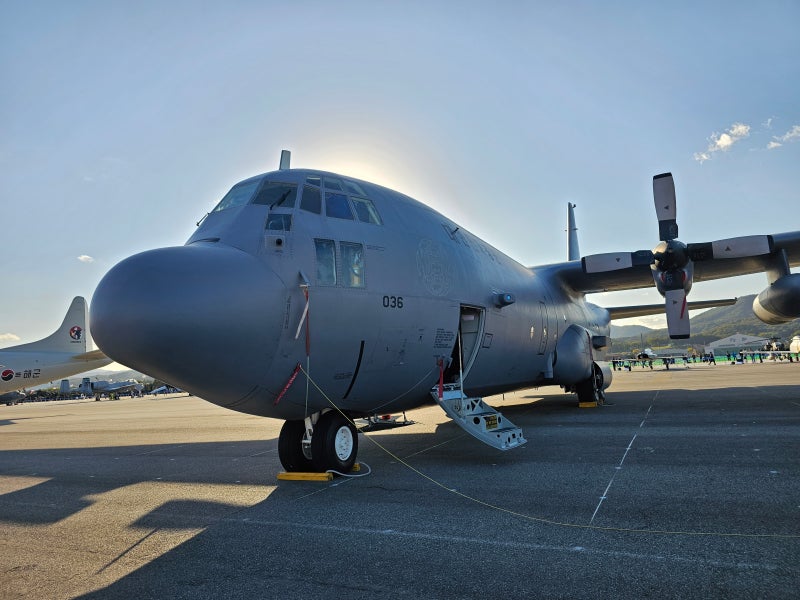 한국 공군 주력 수송기 C-130 수송기 조종사를 만나다 C-130H 허큘리스