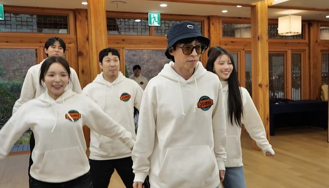 <b>유재석</b>, 센터 욕심에 '질척'…"나 카메라에 나오지?" (<b>놀뭐</b>)