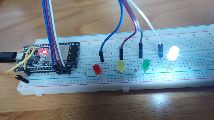 ESP32 - Thonny IDE에서 ESP32에 신호등 만들기