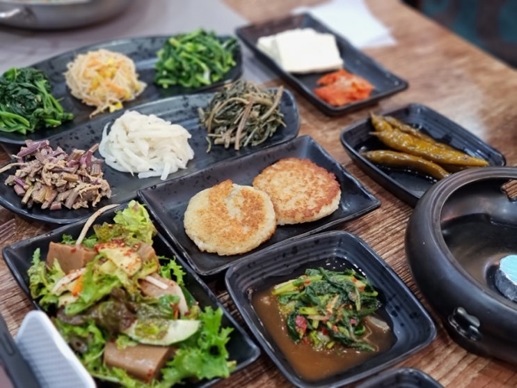 일산 애니골 맛집 꽁당보리밥&두부찜에서 주말 점심으로 꽁당정식과 두부찜에 보쌈까지 추가~