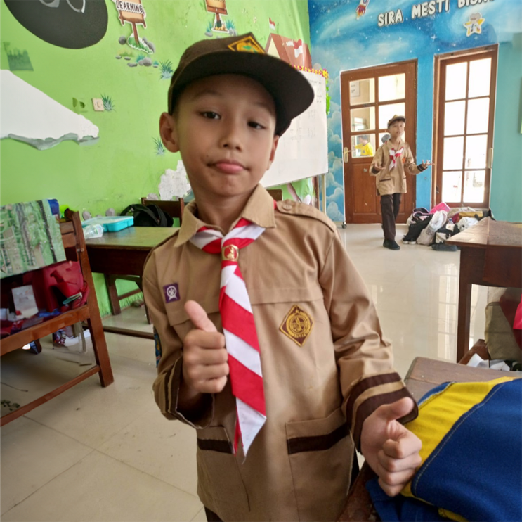 인도네시아 초등학교 다니는 제 아들이 학교에서 맞고 왔어요.