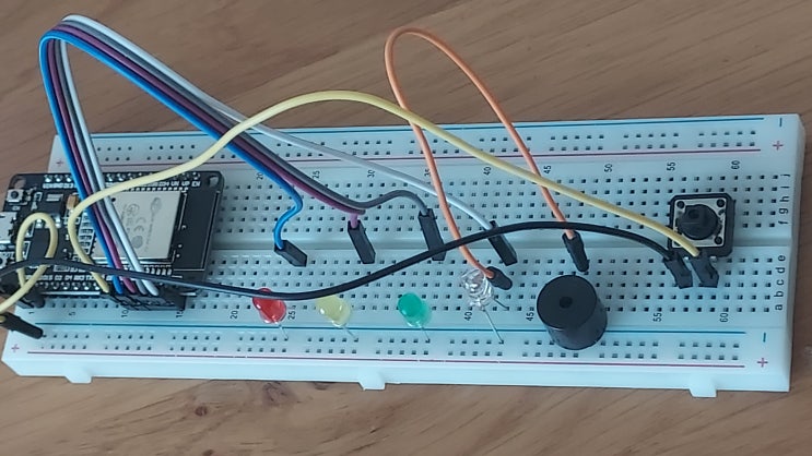  ESP32 - 버튼 입력을 받아 신호등 켜기