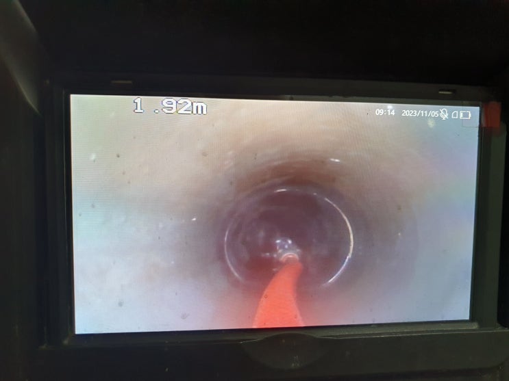  바닥에 물새는 씽크대 물막힘 뚫기 기름으로 막혔을때 뚫는 방법