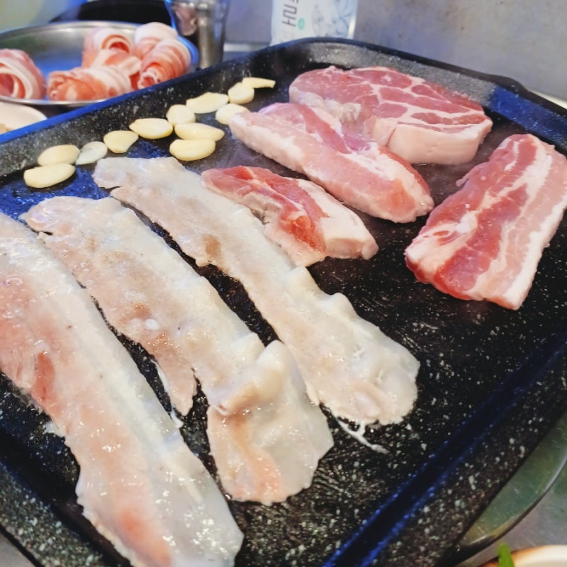 수유역 유정돈데이 후기 삼겹살&김치 굽는 냄새에 홀린듯 들어감