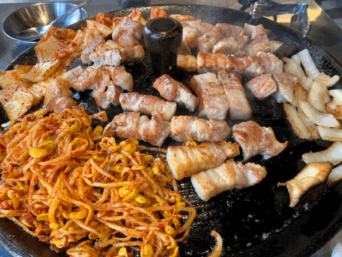  [경기도] 복돼지솥뚜껑 :: 생삼겹살, 특목살, 김치까지 맛있는 교하 먹자골목 다율동 신상 고기집 추천