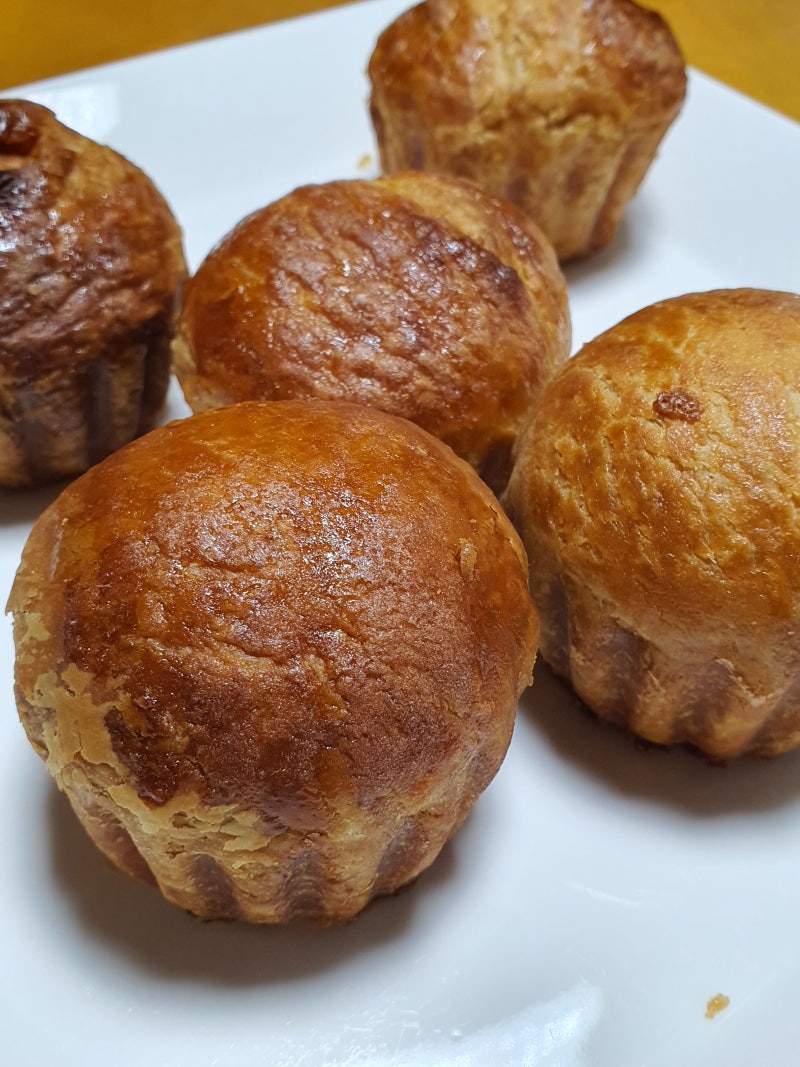 두 번째로 젤 네일 해보는 건데. 젤을 피부/큐티클에 안 묻히는 방법이 뭐 없을까. 그런 용도로 나온 제품들이 있는 건 아는데, 혹시  다른 거 쓰는 사람이나 팁 같은 거 있으면 알려줘. 완전 초보라,, image size:800x1067