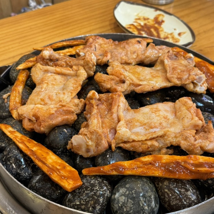  [삼삼조약돌숯불닭갈비] 애견동반 가평 닭갈비 맛집 조약돌에 구워먹는 부드러운 닭갈비!