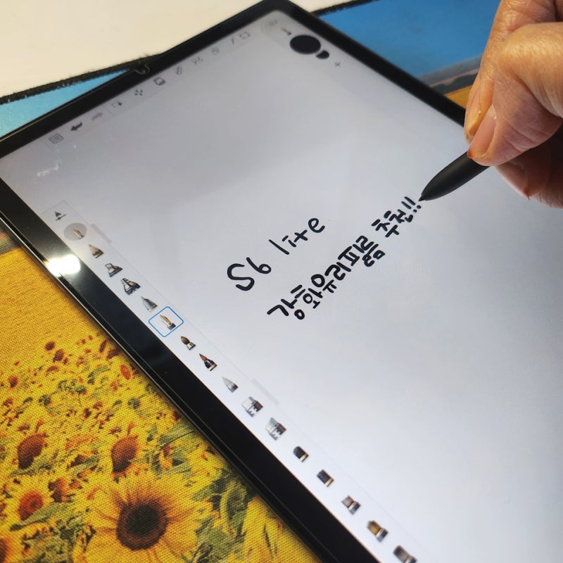 네고 강화유리필름 갤럭시탭 S6 Lite 보호용으로 선택
