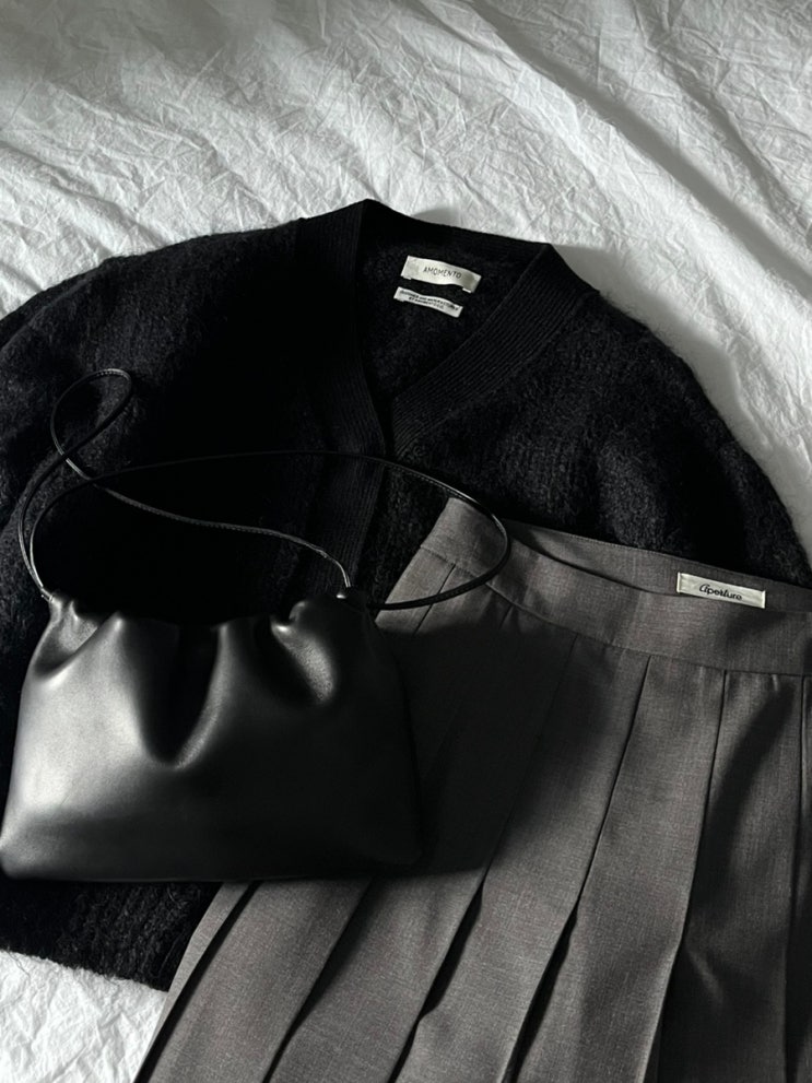 nothing written Nella strap bag black (낫띵리튼 가방)