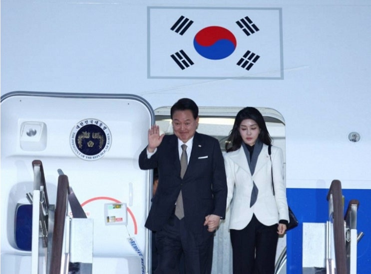 【포커스】 윤 <b>대통령</b> 내외, 영국·프랑스 순방 <b>마치고 귀국</b>... 