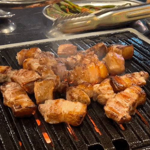  구워주는 숙성 삼겸살과 라면이 맛있는 용현동 연탄몽