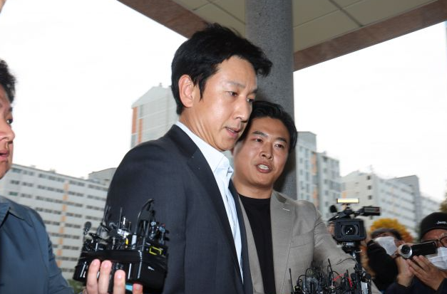 이선균 마약 사건 연루 <b>작곡가</b> 정다은, 검찰 <b>송치</b>