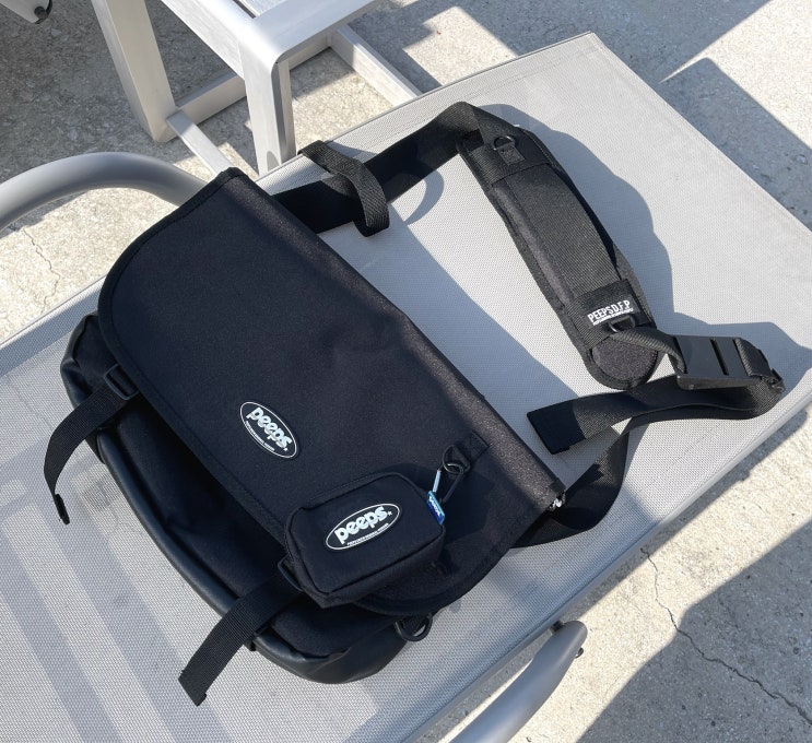  대학생가방 추천 무신사 핍스 Above messenger bag peeps