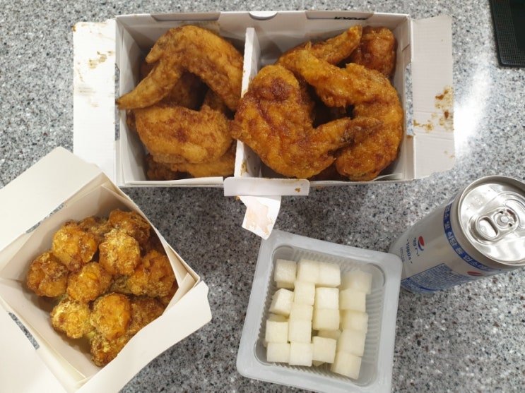 교촌치킨 포장할인 반반점보윙(허니/교촌) + 옥수수볼 만족후기 교촌치킨 포장할인 반반점보윙(허니/교촌) + 옥수수볼 만족후기