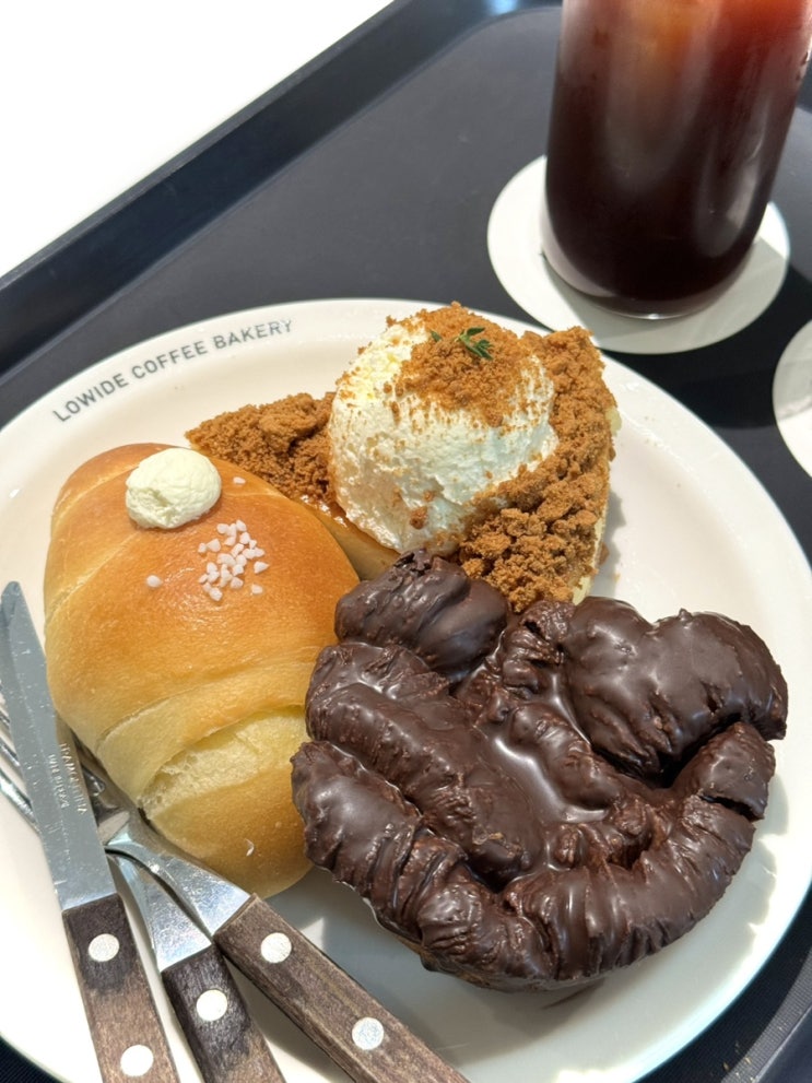  [압구정 | 로와이드(LOWIDE)] 브런치, 소금빵 맛집