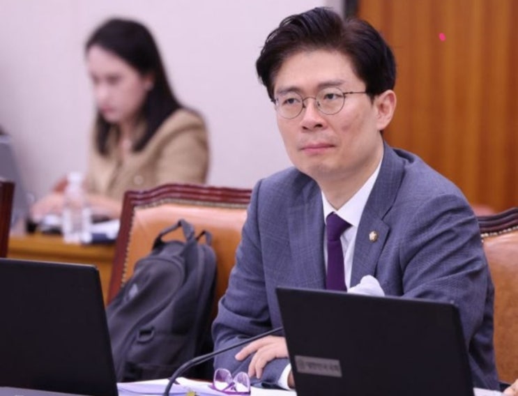 <실시간 핫이슈> 조정훈, 이재명 '눈 떠보니 후진국'에 "정치 어지럽힌 게 누구..자격 없다" <실시간 핫이슈> 조정훈, 이재명 '눈 떠보니 후진국'에 "정치 어지럽힌 게 누구..자격 없다"
