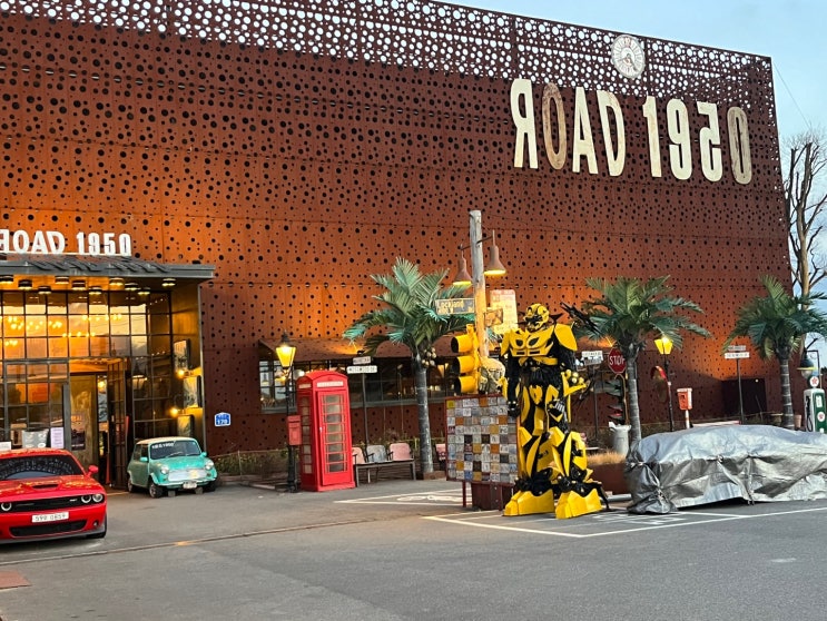  당진 당일치기 여행 가볼만한 곳  연예인들 다녀간 ROAD 1950 이국적인 느낌의 반려동물 동반 가능 대형 베이커리 카페 추천