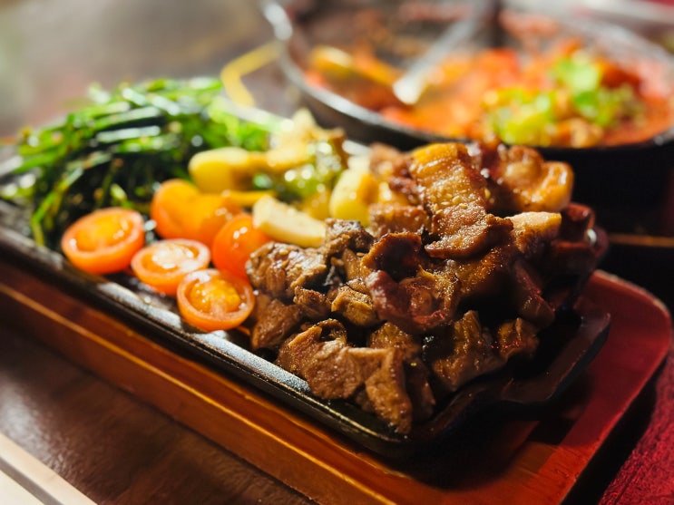  신논현 맛집 포크댄스 | 힙한 분위기+삼겹+맥주 무한리필: 서울/강남구