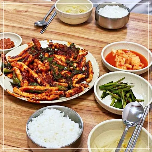  토밥 좋아, 토요일은 밥이좋아 100회: 경주 충효동 토밥즈 MBTI 레이스 코너에서의 연탄불 직화구이 돼지불고기과 석쇠 오징어불고기 맛집 소개