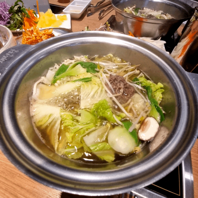  야경이 멋진 채선당 샤브보트 W스퀘어 부산 용호점