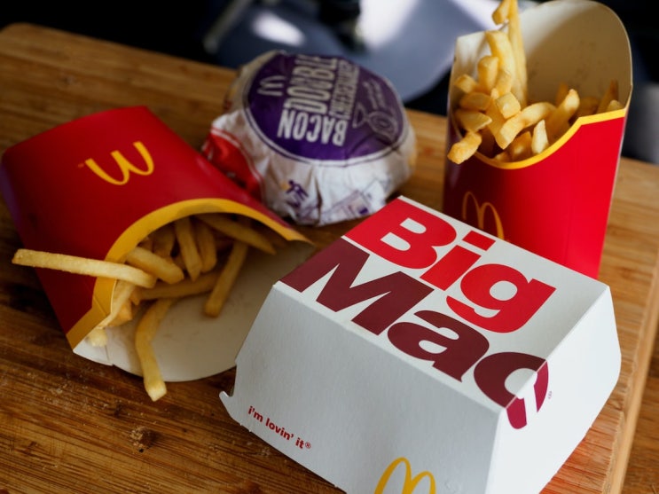 미국 16달러 맥도날드 식사, 소셜 미디어를 뜨겁게 달군 미국 경제의 적신호!