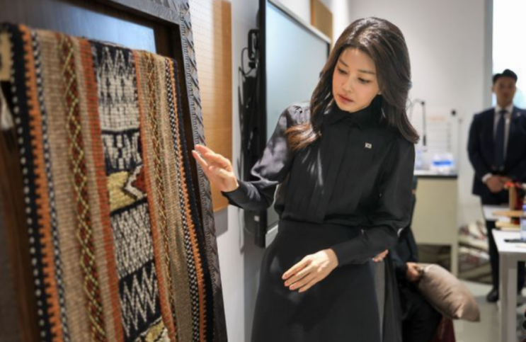<b>서울의 소리</b> "김건희 여사, <b>명품백</b> 받았다". 최재영 목사 "<b>서울의</b>... 
