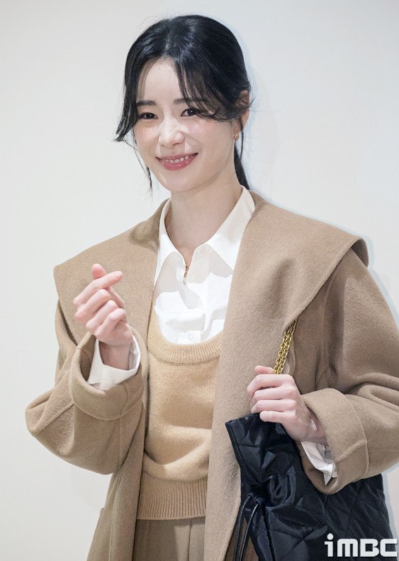 임지연 행사장 패션 옷 시슬리 후드 롱코트
